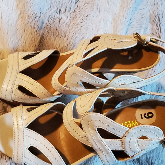 Steve Madden Sz 9 white stiletto sandal heels - Picture 6 of 9